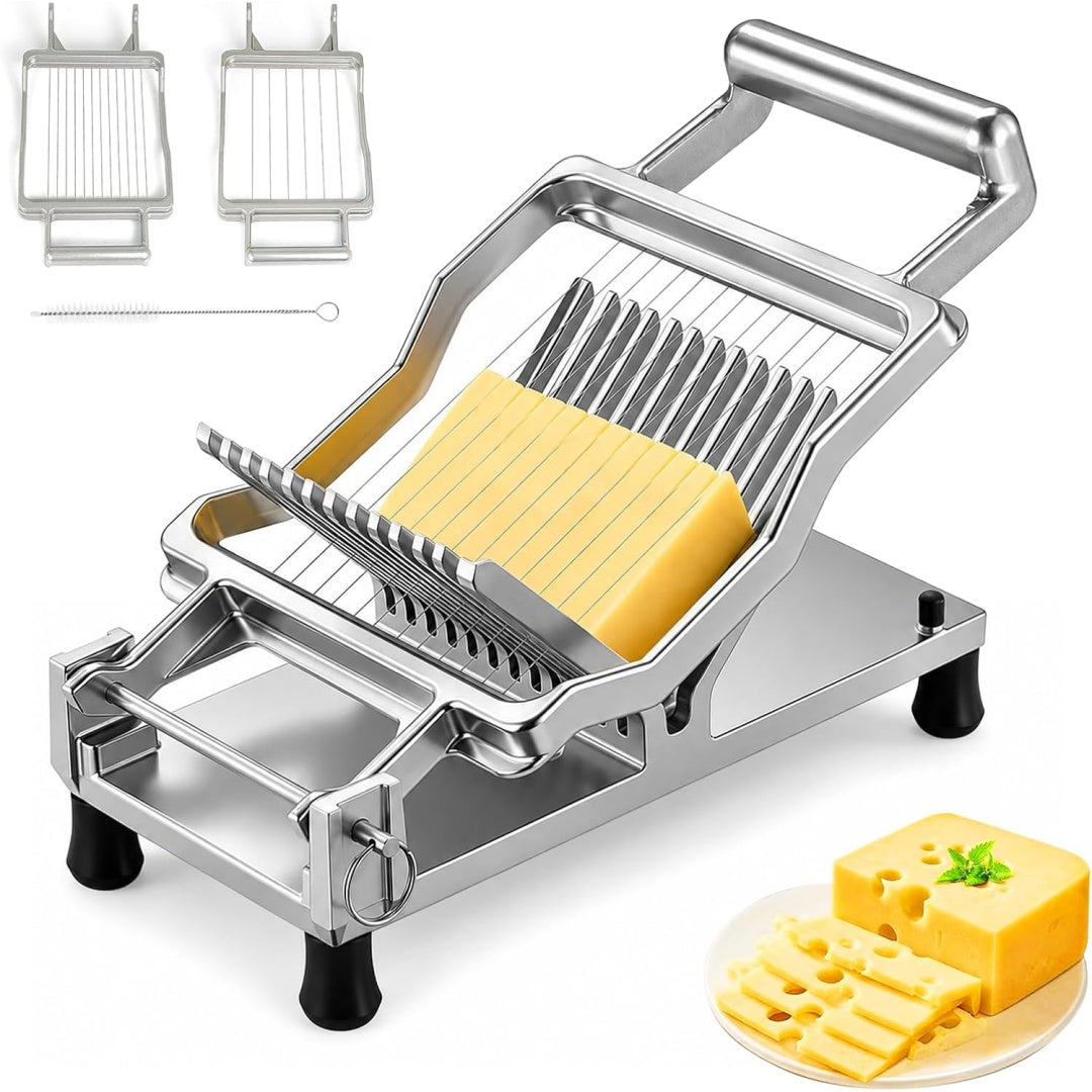 Alimenti tagliati con una lama da cucina con corpo in acciaio inox