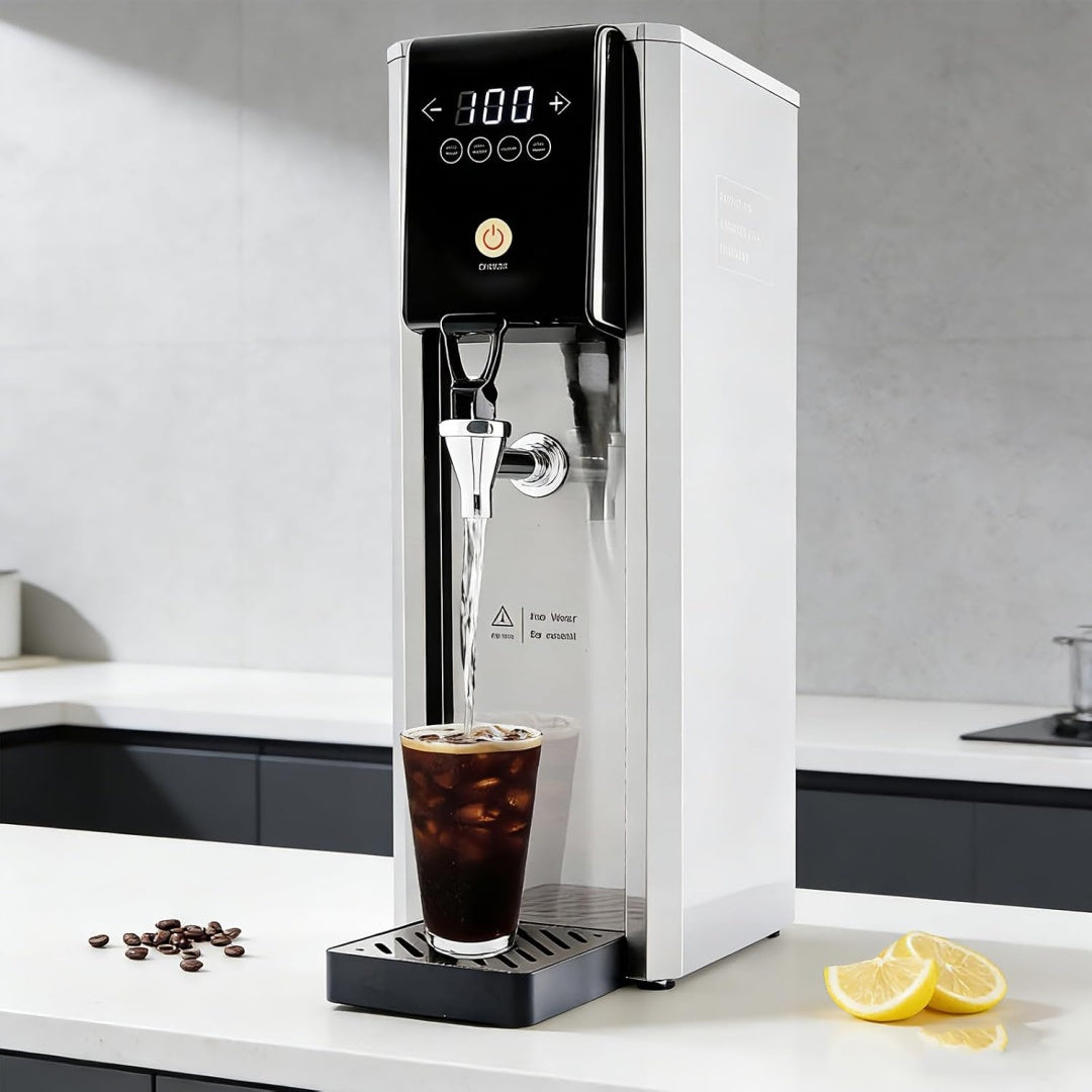 Un apparecchio con carico di acqua dalla rete con indicatore digitale